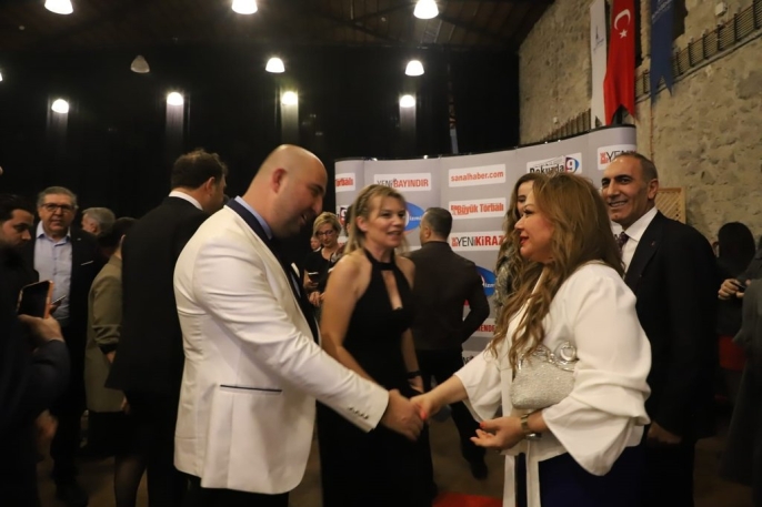 Prof Dr Aysun Bay Saglik Turizminin Kuresel Vizyon Odulunu Aldi