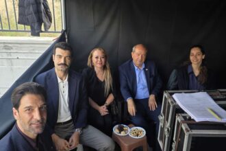 Sevdan Bir Ateş Setinde Beklenmedik Anlar: Murat Ünalmış’ı Şaşırtan Ziyaretçiler